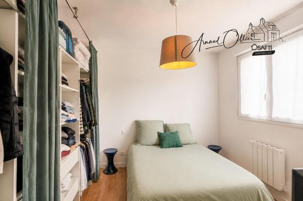 Entre bourg et plages, une maison rénovée où l’on se sent immédiatement en vacances.