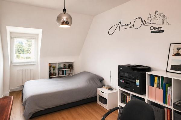 Entre bourg et plages, une maison rénovée où l’on se sent immédiatement en vacances.
