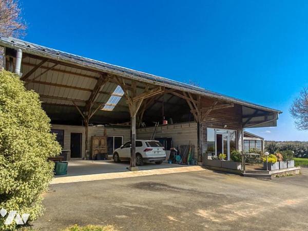 2374 - PROPRIETE D'EXCEPTION AVEC MAISON, GITES ET CHAMBRES D'HOTES