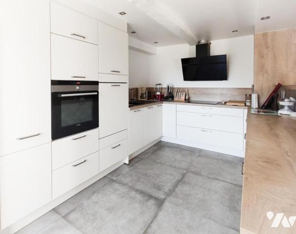 2374 - PROPRIETE D'EXCEPTION AVEC MAISON, GITES ET CHAMBRES D'HOTES