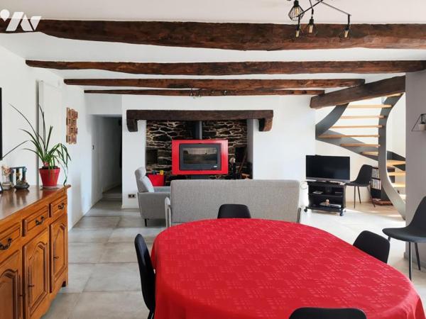 2374 - PROPRIETE D'EXCEPTION AVEC MAISON, GITES ET CHAMBRES D'HOTES