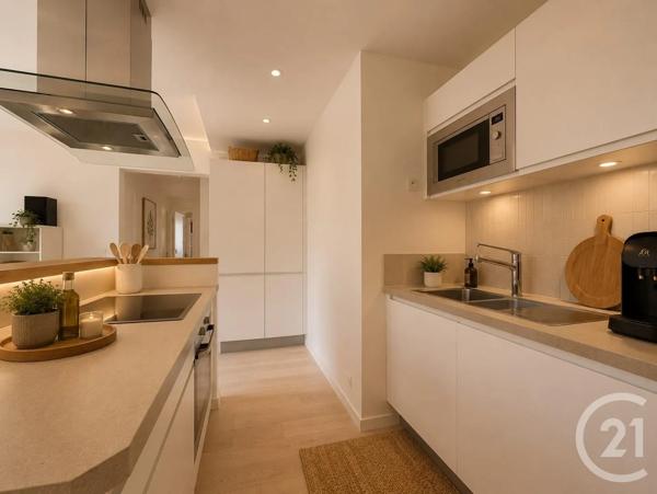 Appartement F4 à vendre  4 pièces - 65,71 m 2   SURESNES  - 92