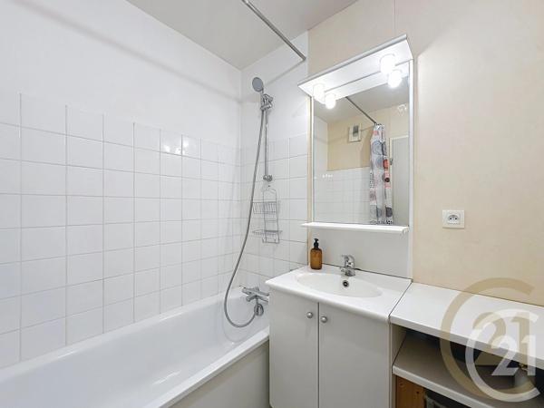 Appartement F3 à vendre  3 pièces - 61,87 m 2   LE PETIT QUEVILLY  - 76