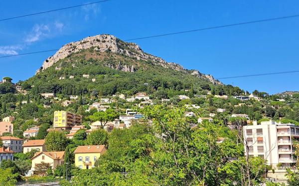 Appartement à vendre    3 pièces • 90,69 m2 Vence