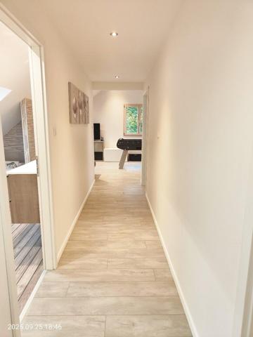 PROCHE A36 ET COMMERCES - GRANDE MAISON CONTEMPORAINE