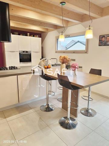 PROCHE A36 ET COMMERCES - GRANDE MAISON CONTEMPORAINE