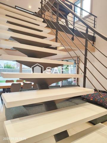 PROCHE A36 ET COMMERCES - GRANDE MAISON CONTEMPORAINE