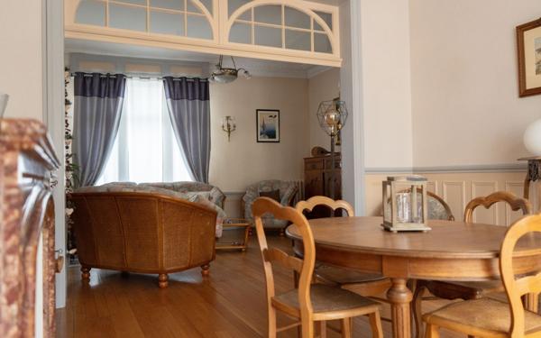 Maison à vendre    7 pièces • 220 m2 Saint-Quentin