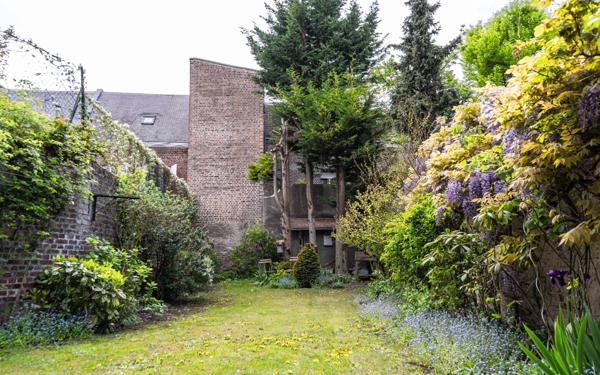 Maison à vendre    7 pièces • 220 m2 Saint-Quentin