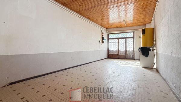 LEZOUX CENTRE - IMMEUBLE À RÉNOVER - FORT POTENTIEL INVESTISSEUR - GARAGE, ANNEXE, COUR ET CAVE