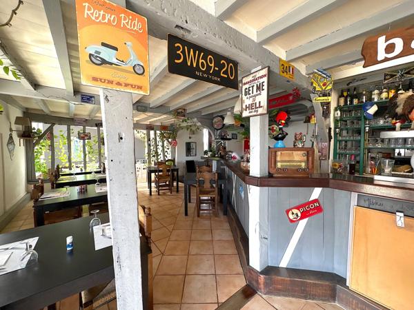 ENSEMBLE IMMOBILIER AVEC RESTAURANT, DEUX APPARTEMENTS, UN PARKING