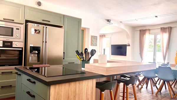 Villa avec piscine et garage T5 ST AYGULF