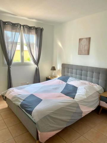 Villa avec piscine et garage T5 ST AYGULF