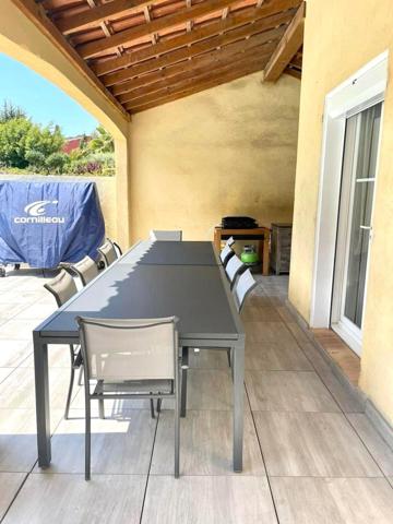 Villa avec piscine et garage T5 ST AYGULF