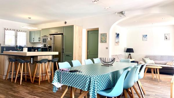 Villa avec piscine et garage T5 ST AYGULF