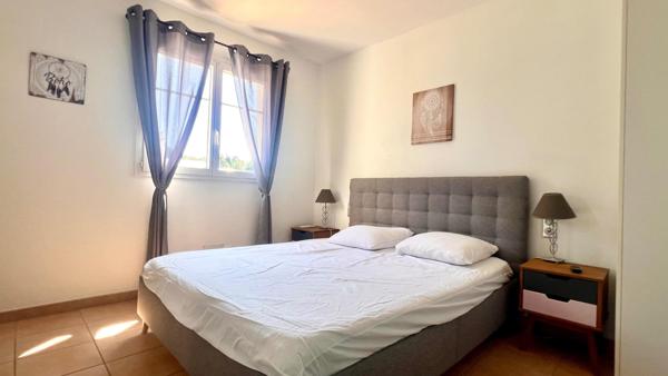 Villa avec piscine et garage T5 ST AYGULF