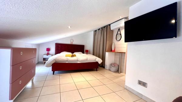 Villa avec piscine et garage T5 ST AYGULF