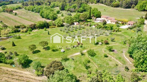 Belle propriété de 340m2 sur 15600m2 de terrain avec piscine