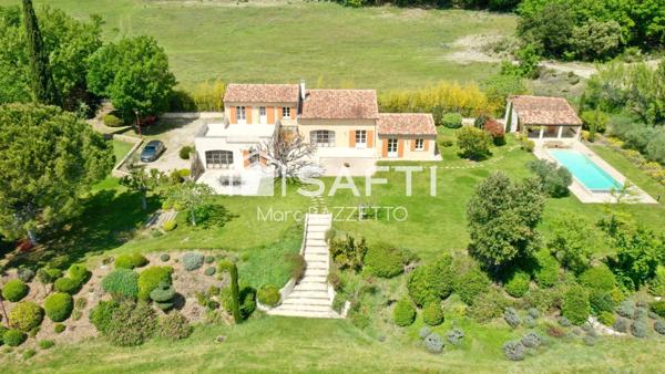 Belle propriété de 340m2 sur 15600m2 de terrain avec piscine