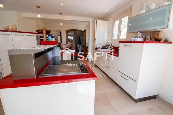 Belle propriété de 340m2 sur 15600m2 de terrain avec piscine