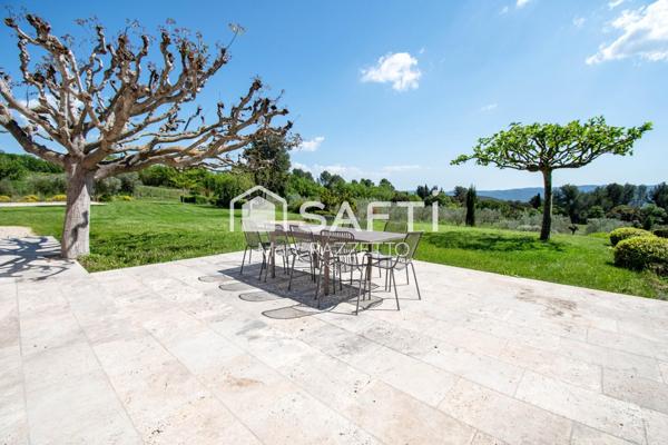 Belle propriété de 340m2 sur 15600m2 de terrain avec piscine