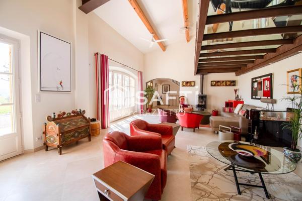 Belle propriété de 340m2 sur 15600m2 de terrain avec piscine