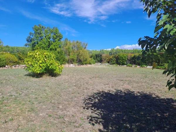 Vente Terrain 702 m2 à Salernes