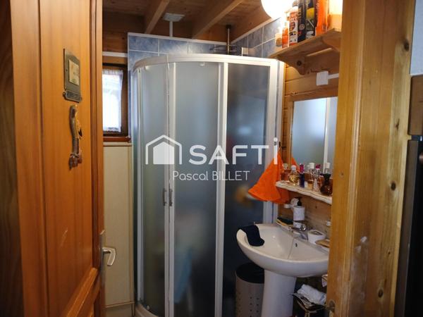 Proche de nos belles plages 5mn  et bien situe dans un cadre agréable.