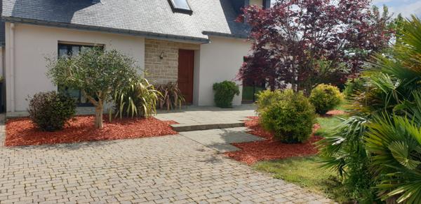 Belle maison traditionnelle de 1997 (125m2) dans le Morbihan  (5 min de Plouay  - 20 min de Lorient)  avec terrain constructible  -  364 000