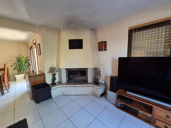 Belle maison traditionnelle de 1997 (125m2) dans le Morbihan  (5 min de Plouay  - 20 min de Lorient)  avec terrain constructible  -  364 000