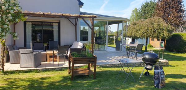 Belle maison traditionnelle de 1997 (125m2) dans le Morbihan  (5 min de Plouay  - 20 min de Lorient)  avec terrain constructible  -  364 000