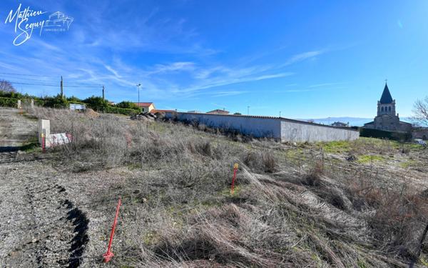 Terrain constructible dans un village convivial