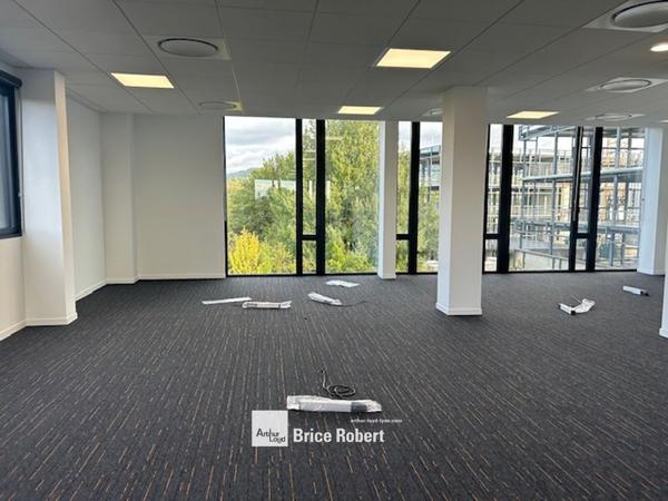 Bureau à louer à Limonest 217 m² lumineux dans immeuble Plug and Play