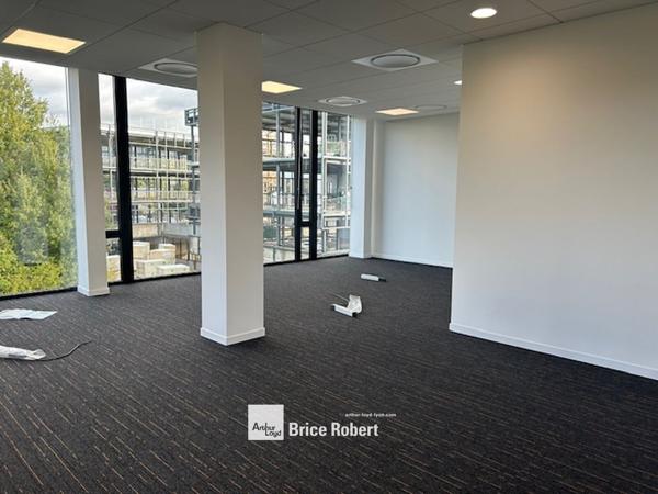 Bureau à louer à Limonest 217 m² lumineux dans immeuble Plug and Play
