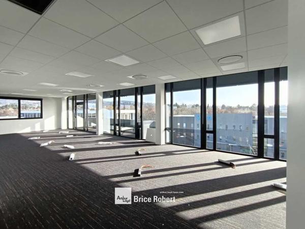 Bureau à louer à Limonest 217 m² lumineux dans immeuble Plug and Play