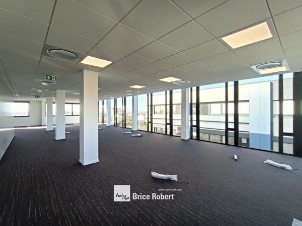 Bureau à louer à Limonest 217 m² lumineux dans immeuble Plug and Play