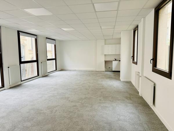 Bureaux à louer à PARIS 75016