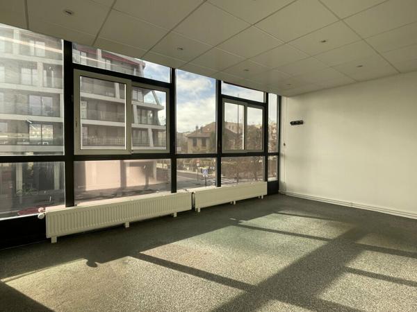 IMMEUBLE DE BUREAUX 750 M2 + 18 PLACES DE PARKINGS