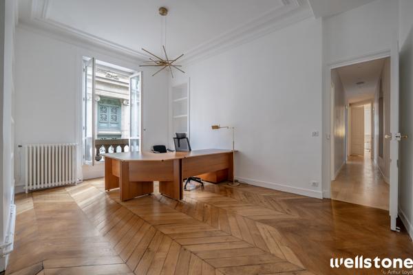 Bureaux à louer à PARIS 75008