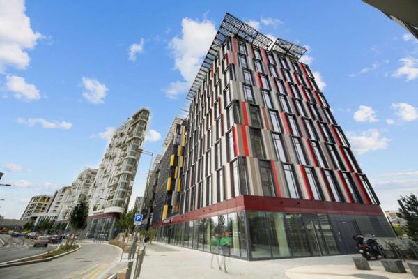 Bureaux neufs et très lumineux - Nombreux services de qualité - RER A au pied de l'immeuble - Green Office