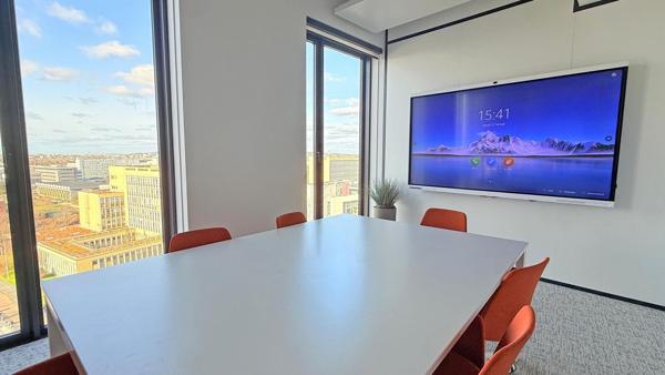 Bureaux neufs et très lumineux - Nombreux services de qualité - RER A au pied de l'immeuble - Green Office