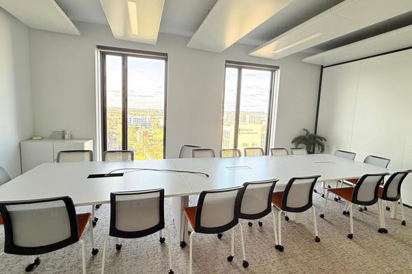 Bureaux neufs et très lumineux - Nombreux services de qualité - RER A au pied de l'immeuble - Green Office