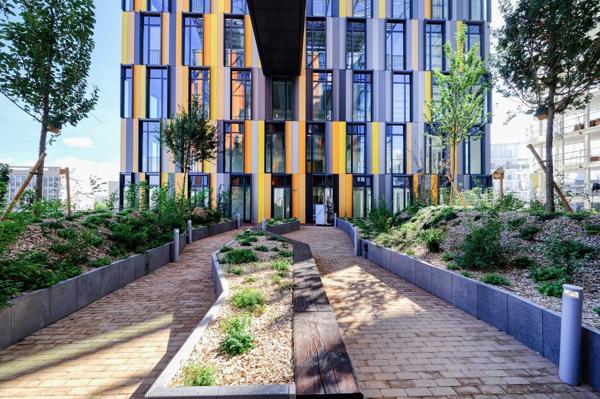 Bureaux neufs et très lumineux - Nombreux services de qualité - RER A au pied de l'immeuble - Green Office