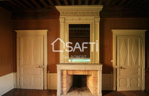 Chateau à rénover avec dépendances, chapelle privée, et ancienne écurie