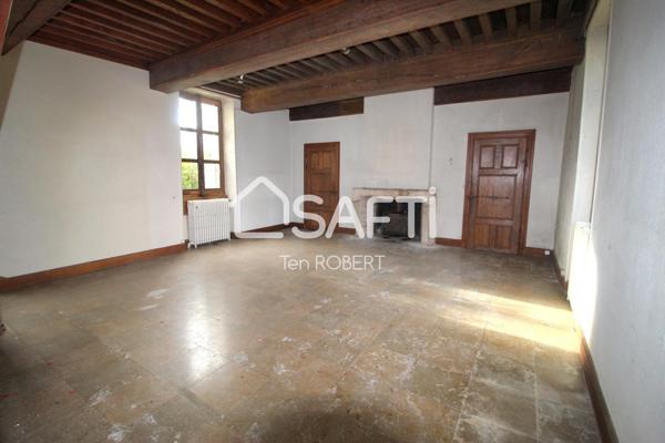 Chateau à rénover avec dépendances, chapelle privée, et ancienne écurie