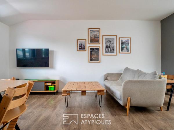 Maison de ville réinterprétée et son jardin insoupçonné