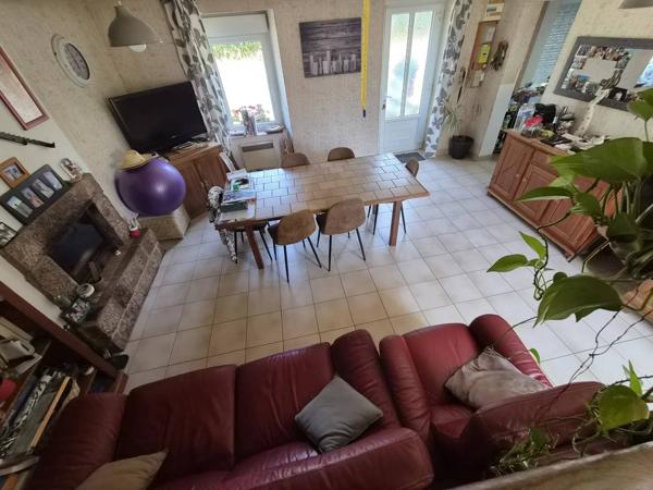 POUR INVESTISSEURS MAISON CHATEAU GONTIER DE 85 M2 AVEC GARAGE ET TERRAIN LOUEE