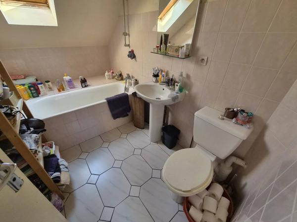 POUR INVESTISSEURS MAISON CHATEAU GONTIER DE 85 M2 AVEC GARAGE ET TERRAIN LOUEE