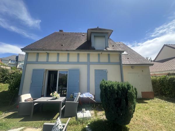 Maison
         6 pièces
        - 110 m² 425 000 € *