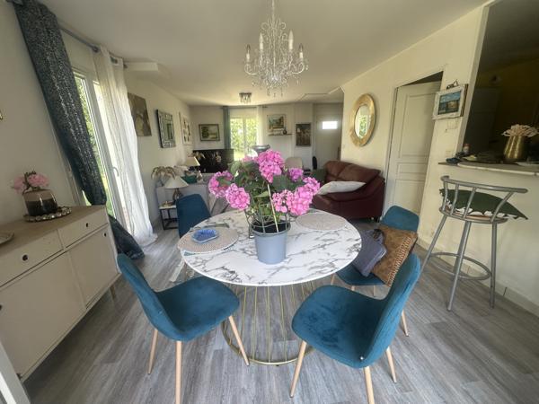 Maison
         6 pièces
        - 110 m² 425 000 € *